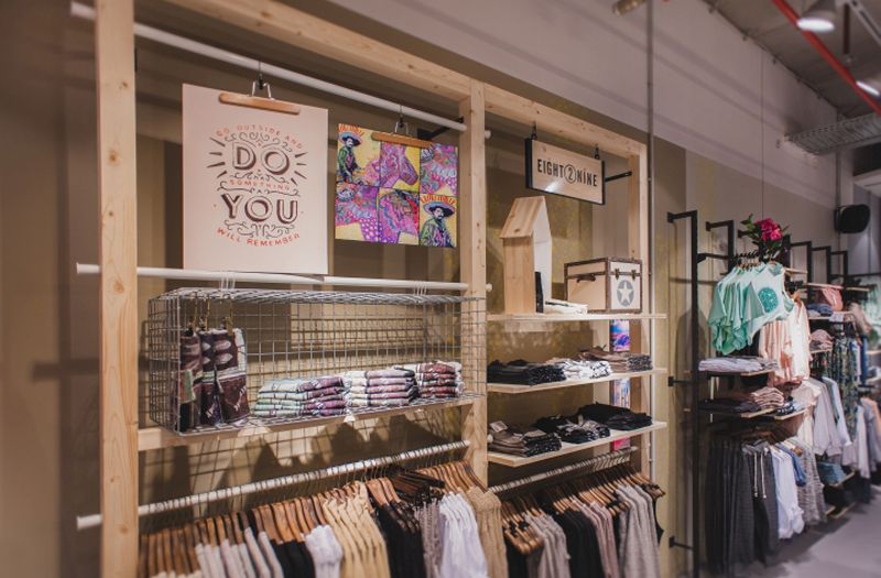 Bespoke Clothing Store Furniture Display Rack Design