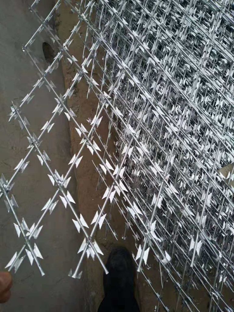 metal wire mesh,stainless steel wire,black annealed wire,common nails,chain link fence,welded wire mesh,stainless steel mesh,hexagonal wire mesh,cattle fence,fiberglass window screen,diamond grade window screen.