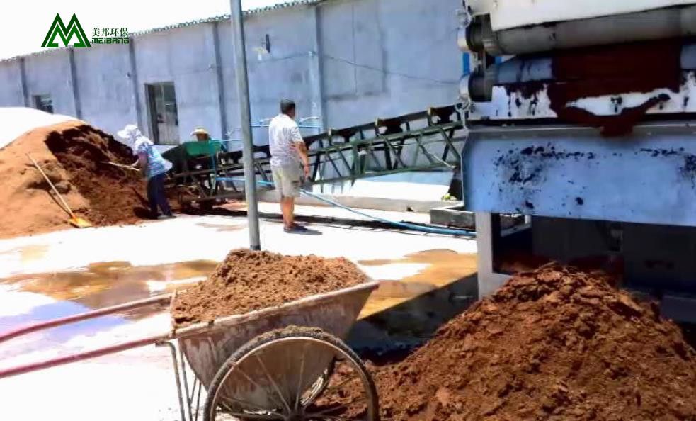 Coconut Chaff Dewatering Machine Used In Indonesian Coconut Plantation