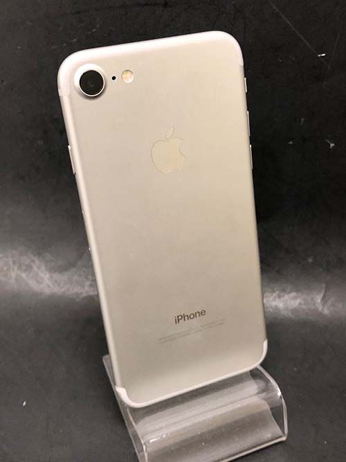 Apple iPhone 7  32GB MNAD2LL  Verizon Unlocked  Silver  Used