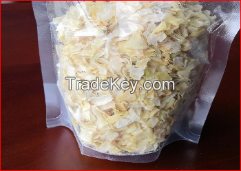 Dehydrated white onion flakes