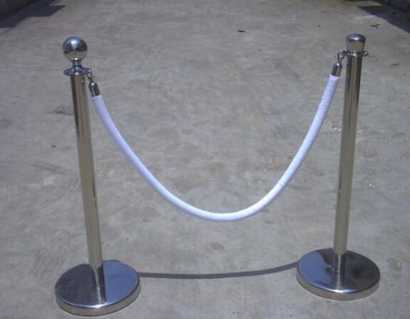 Round top tensa barrier with rope