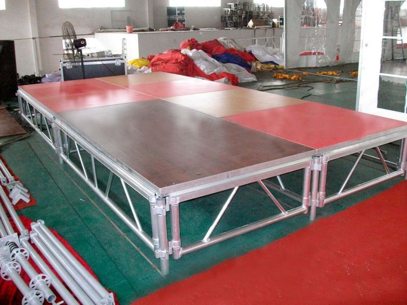 Aluminum stage for outdoors event