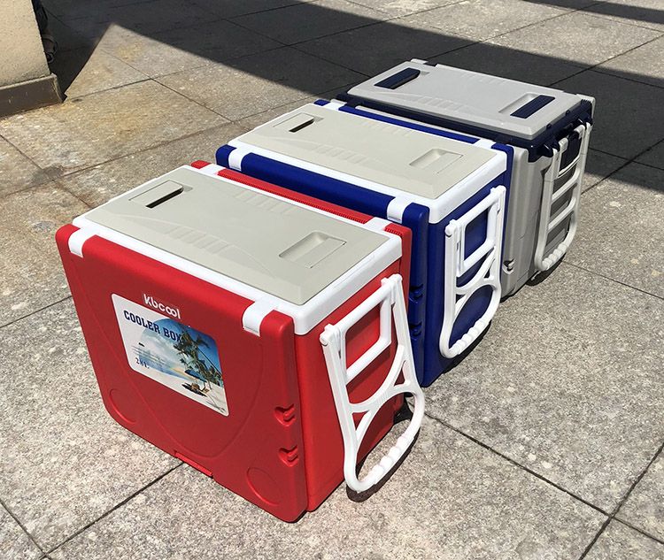 Plastic folded cooler box with table