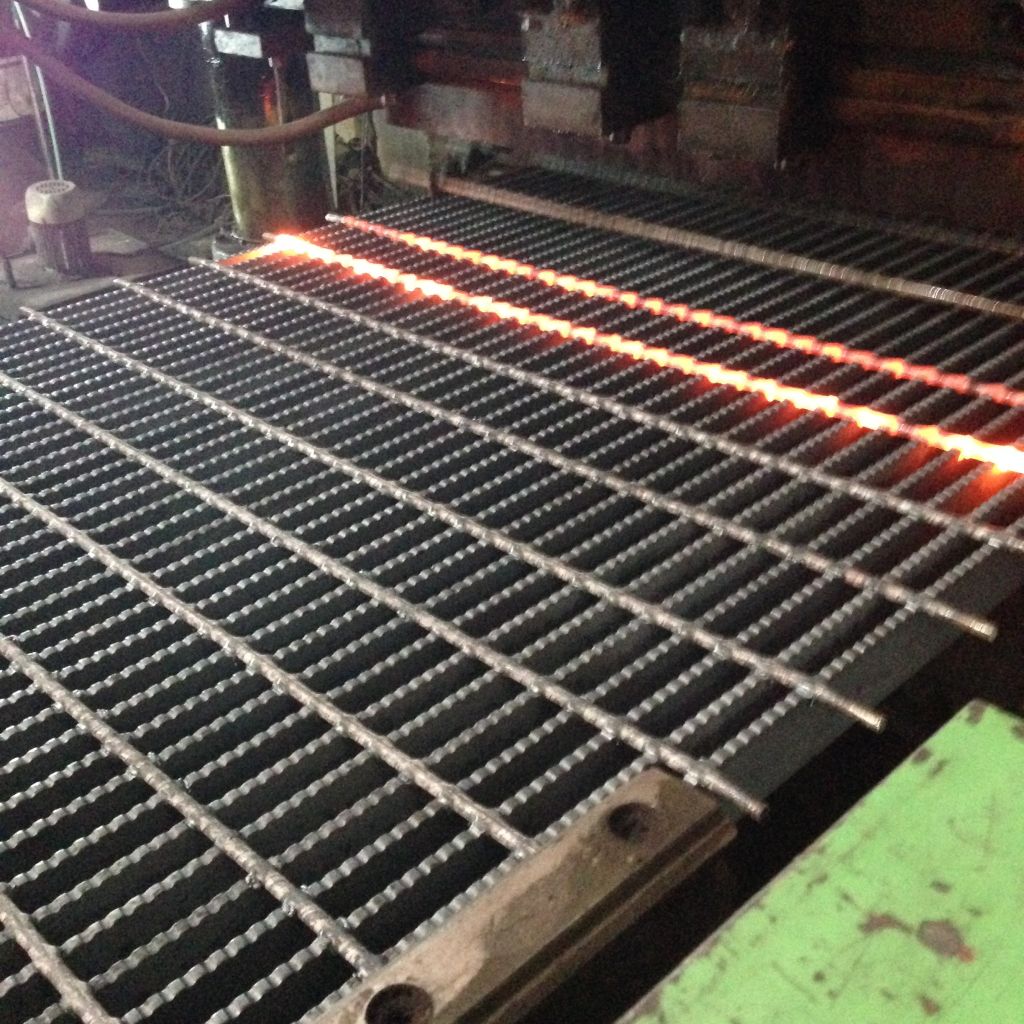hot dip galvanized serrated steel grating
