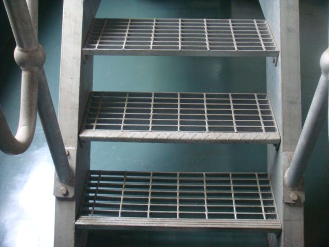 galvanized steel grating stair treads