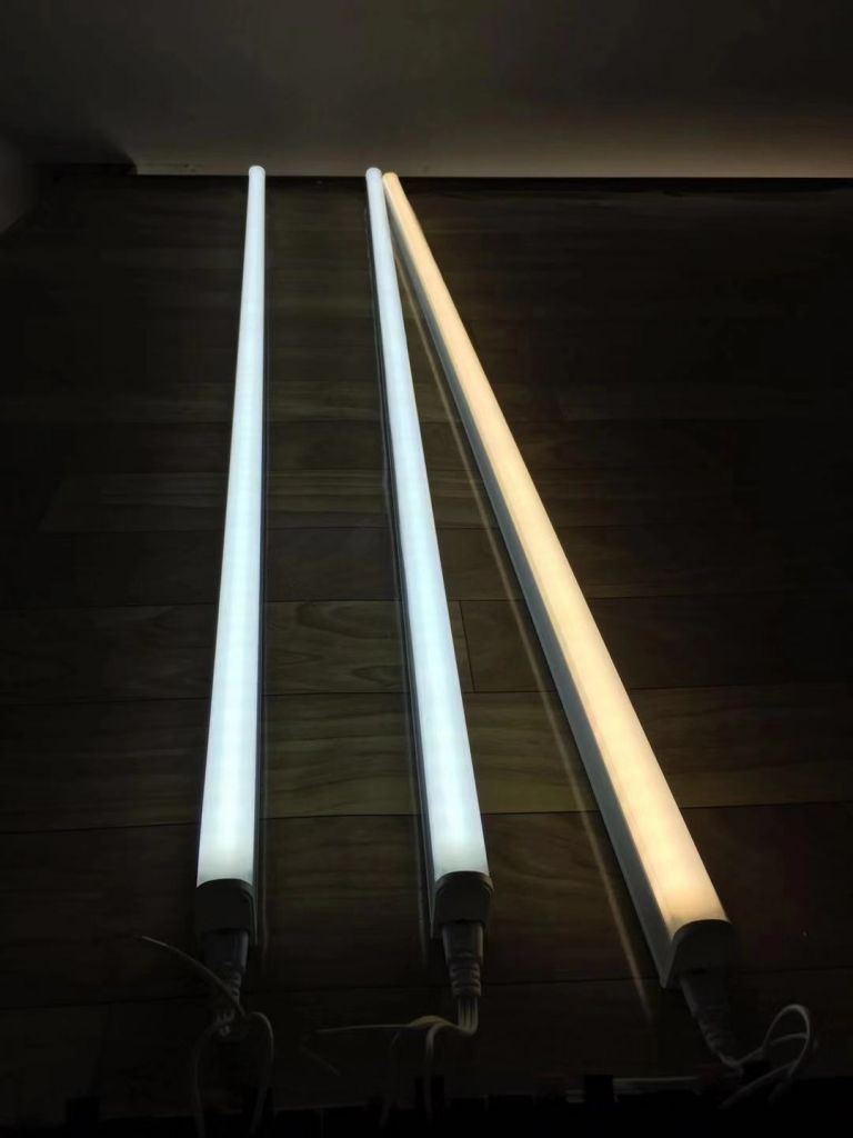 LED FLUORESCENT LIGHT