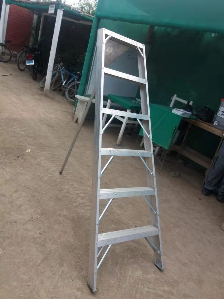 Hot Sale Heavy Duty Fruit Picking Tripod Ladder