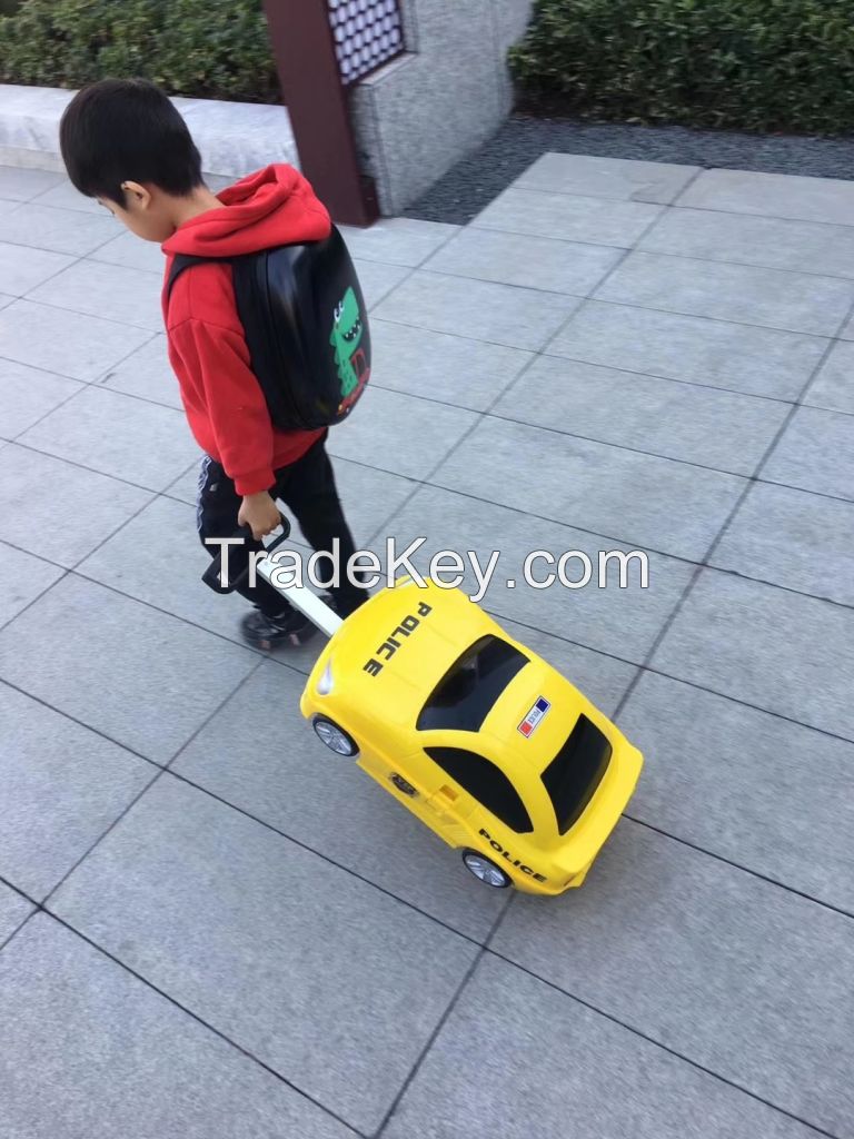 Toy luggage case for car