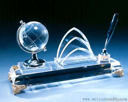 Crystal penholder