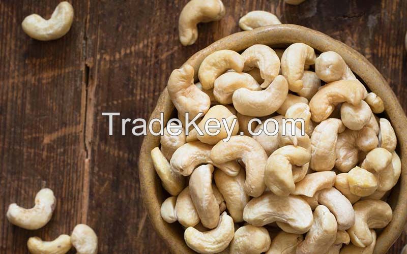 DRIED CASHEW NUTS