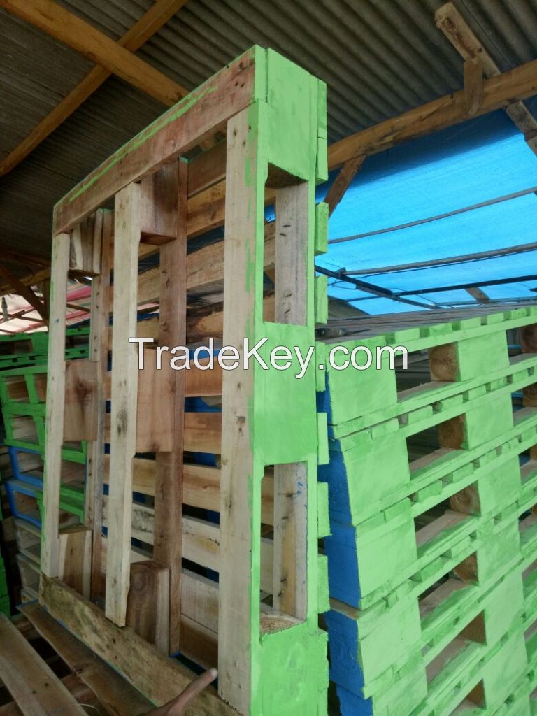 Heavy duties wooden pallet - 120x100x17cm