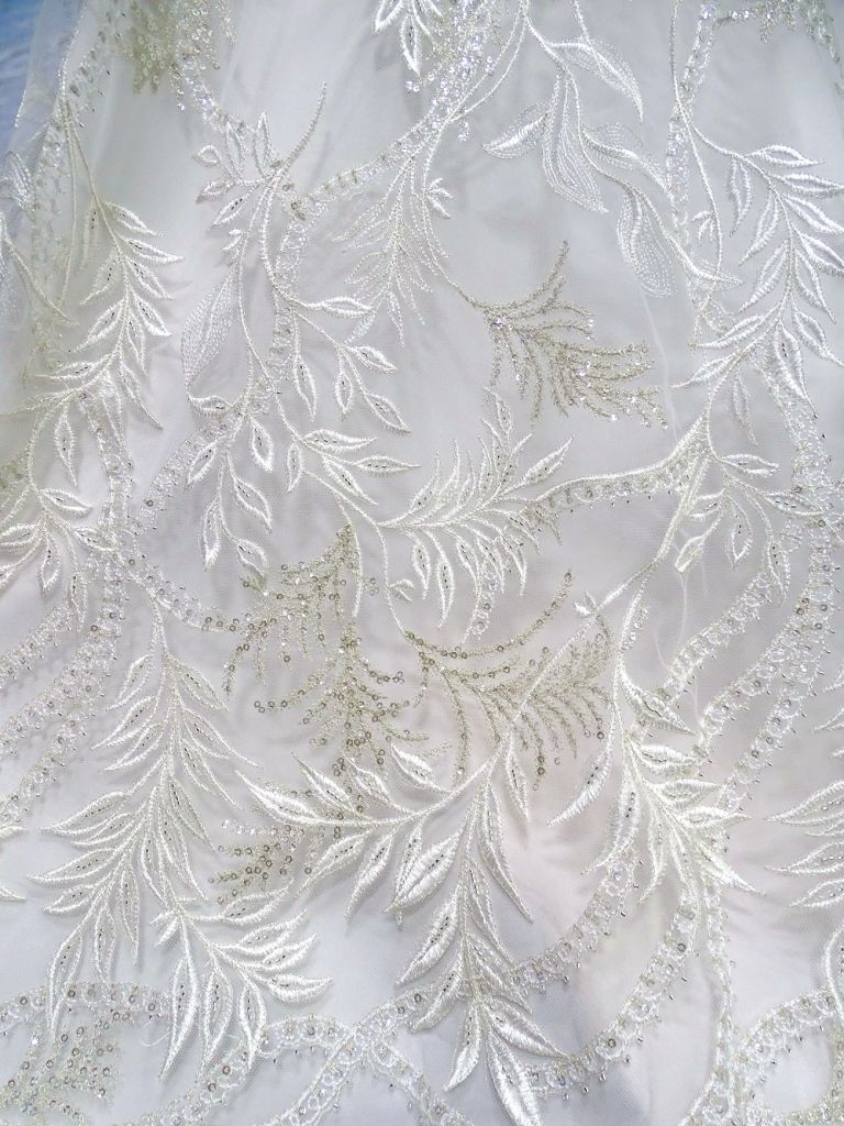 White lace fabric/newest design lace with beaded for wedding gowns
