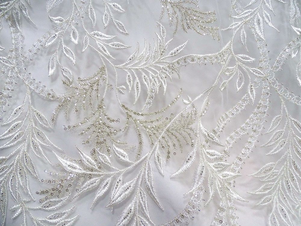 White lace fabric/newest design lace with beaded for wedding gowns