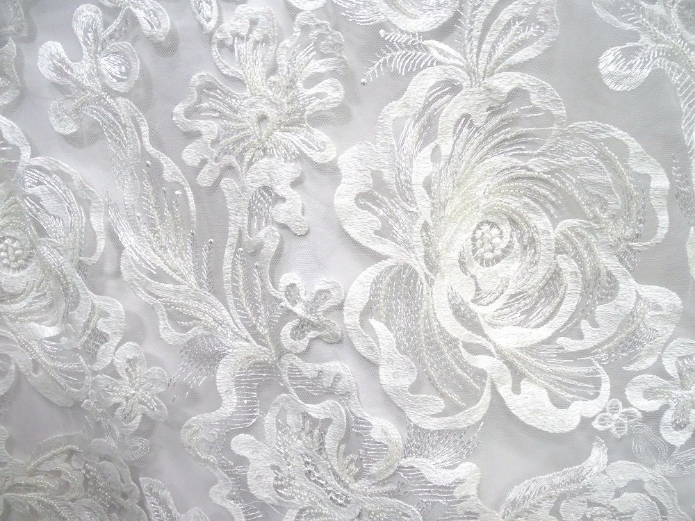 New Design hot sale Embroidered lace Fabric white bridal lace For Wedding gowns/bridal dress