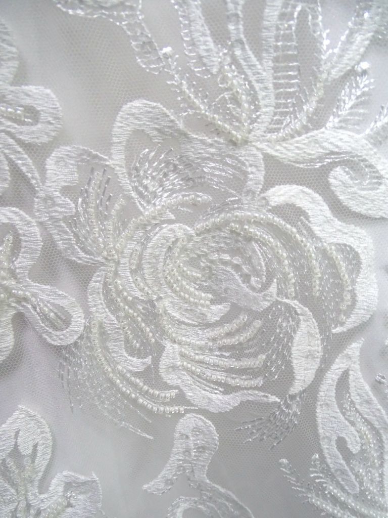 New Design hot sale Embroidered lace Fabric white bridal lace For Wedding gowns/bridal dress
