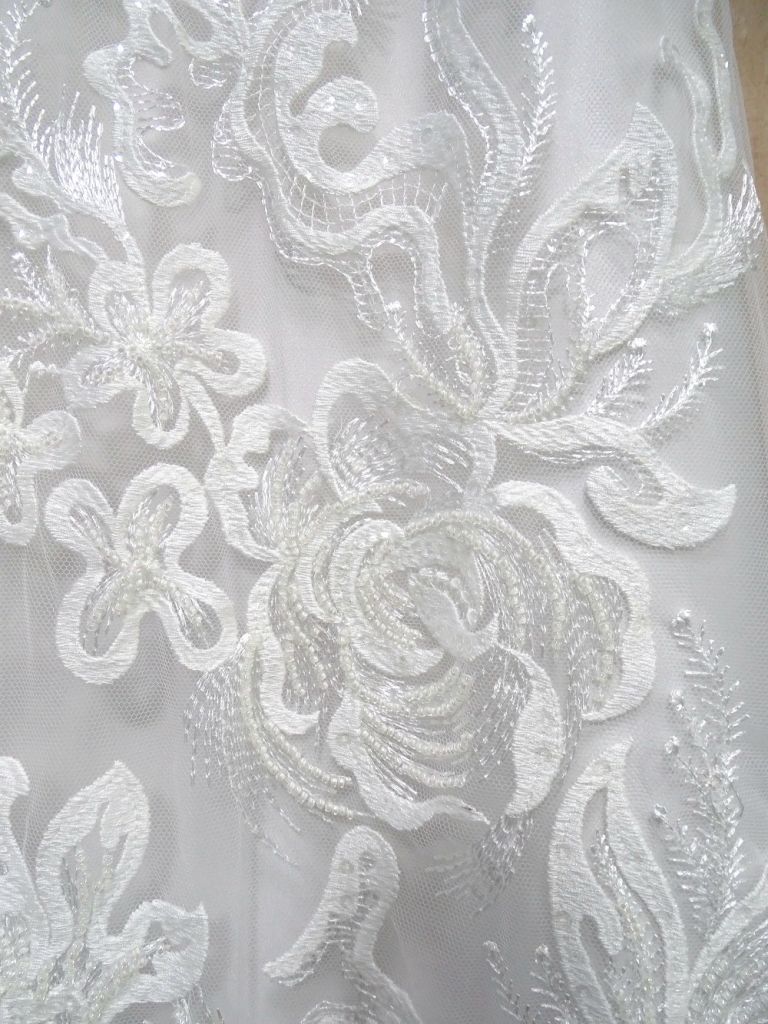 New Design hot sale Embroidered lace Fabric white bridal lace For Wedding gowns/bridal dress