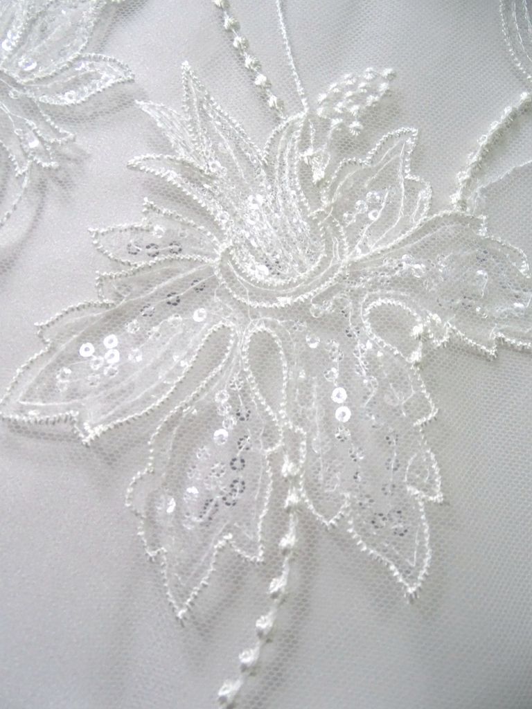 New design ivory lace Embroidered lace Fabric for Wedding gowns/bridal dress