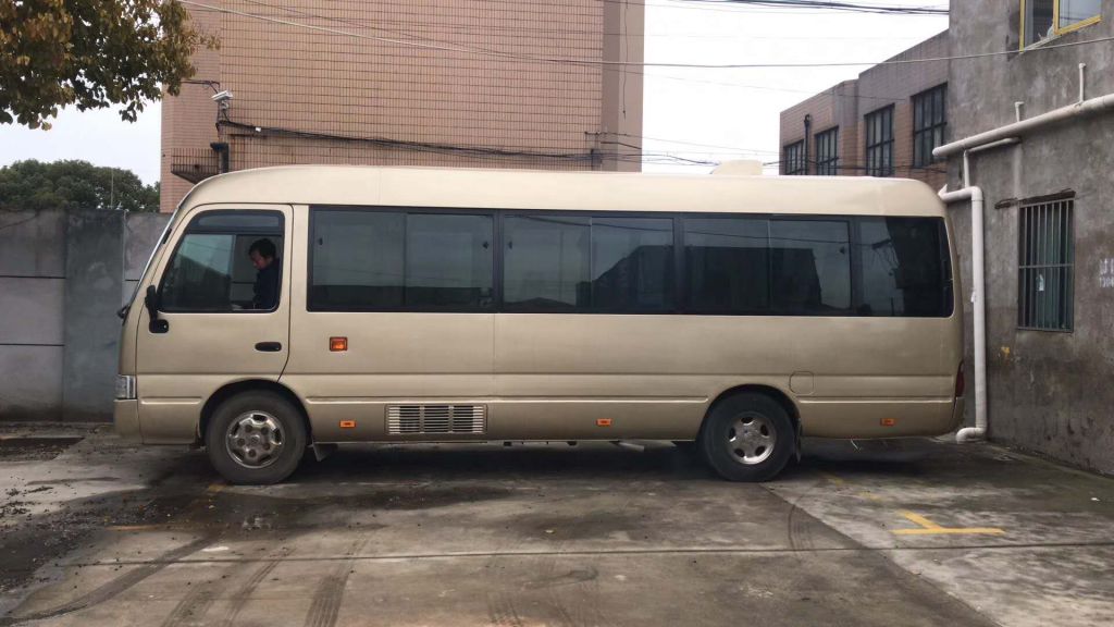 Japan used toyota coaster mini bus 25 seter bus in low price