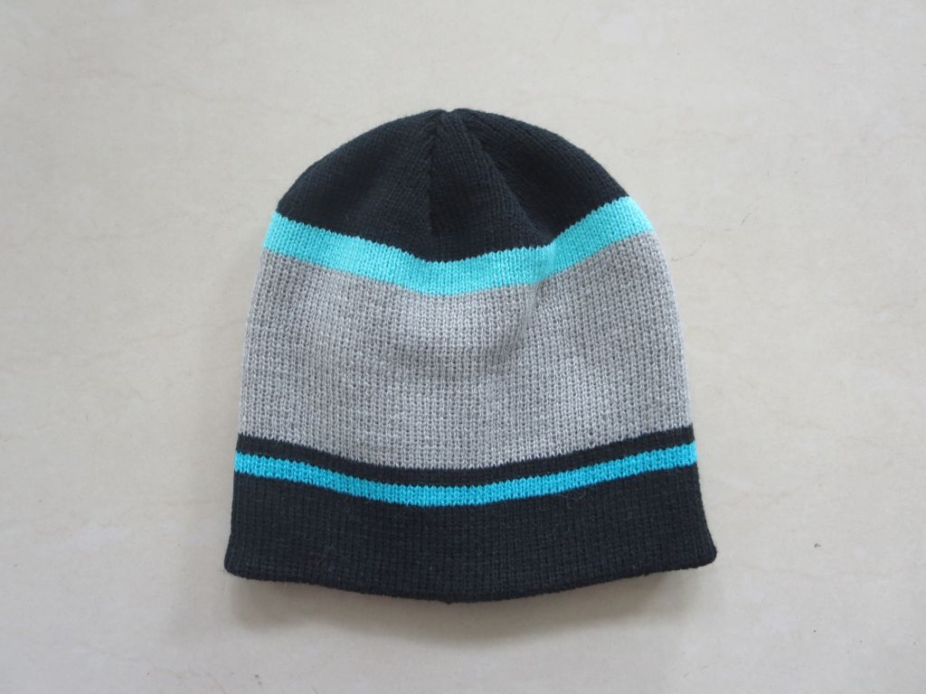 Simple knitted hat