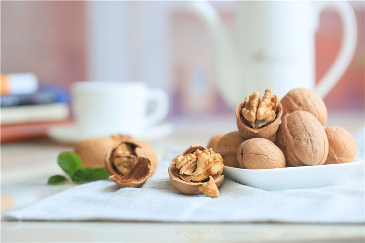 Xinjiang natural new crop raw thin shell walnut