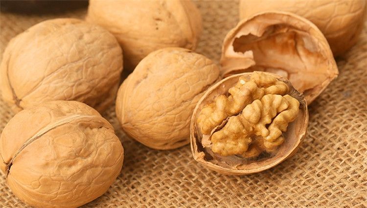 Xinjiang natural new crop raw thin shell walnut