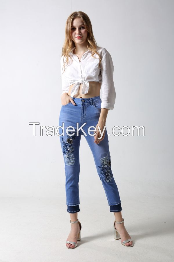 Woman's Slim denim jeans with embroidery