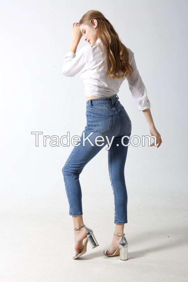 Woman's Slim denim jeans with embroidery