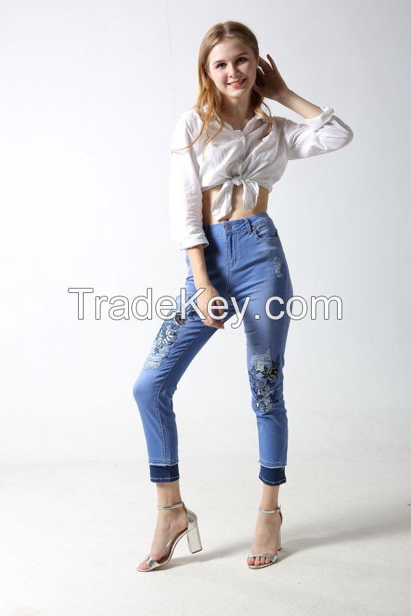 Woman's Slim denim jeans with embroidery