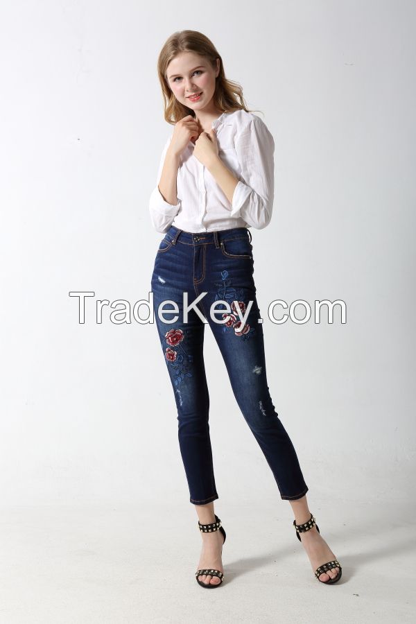 Woman's Slim denim jeans with embroidery and sparkling