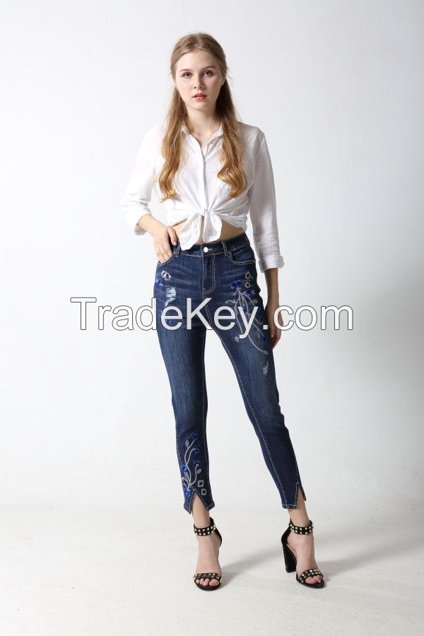 Woman's Slim denim jeans with embroidery