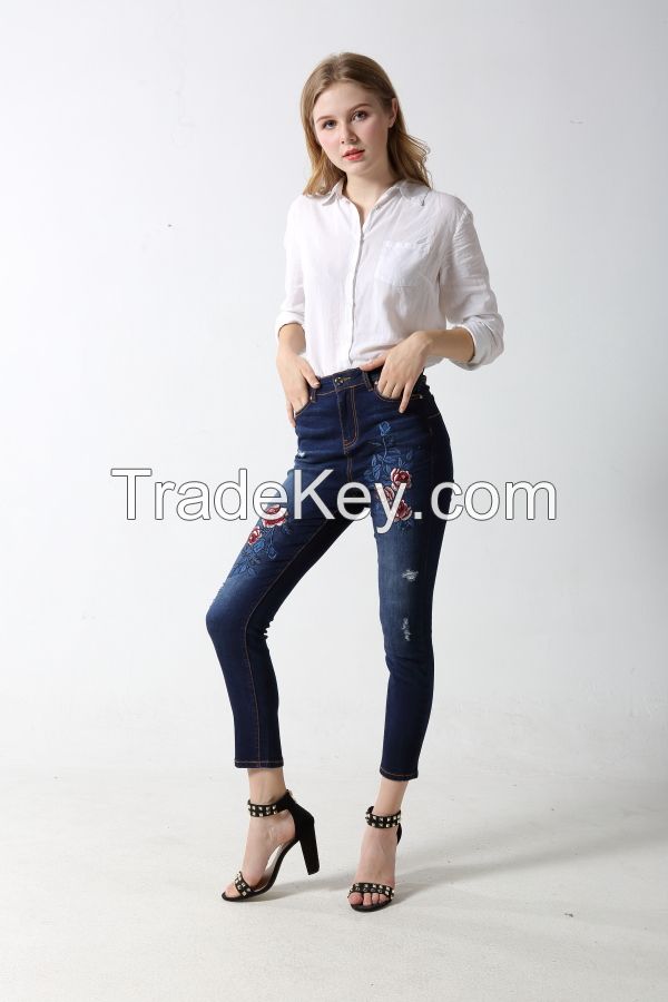 Woman's Slim denim jeans with embroidery and sparkling