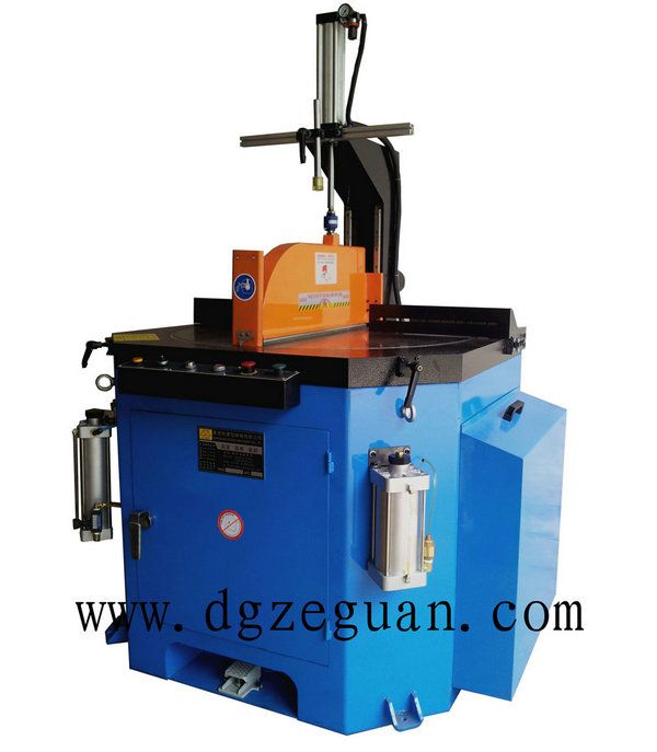 Aluminum formwork blanking machine