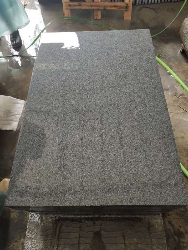 Flamed G654 dark grey granite paving from Xiamen 