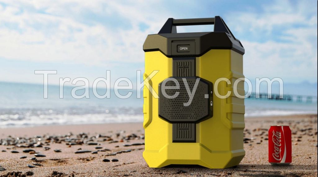 camping wheeled cooler box with speaker