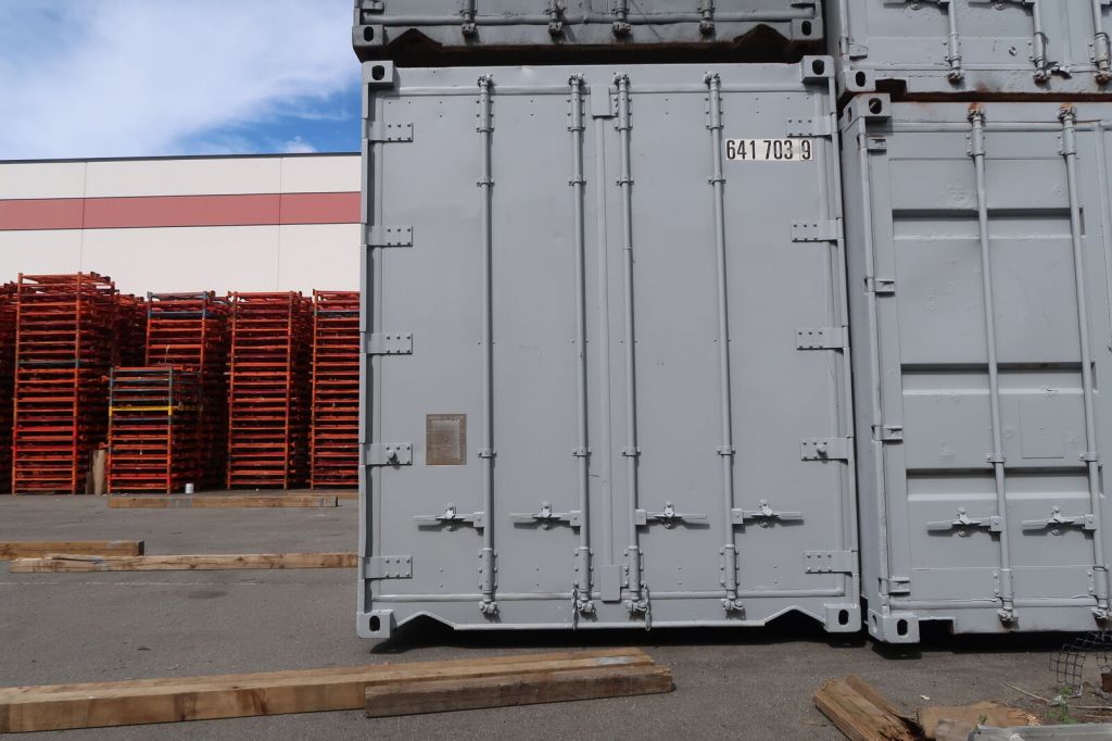 20ft - 40 ft dry and refrigirated containers