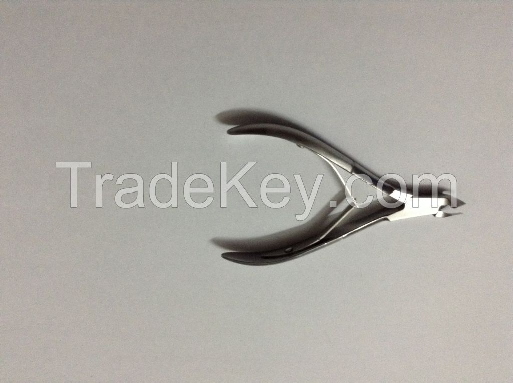 Cuticle Nail Nippers \ Clippers with Rubber Handle Grip