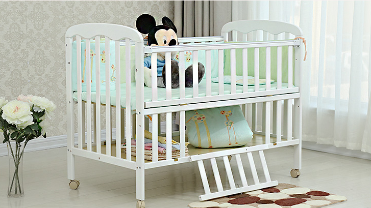 High Quality Solid Wooden Baby Crib