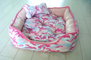 classic pet bed in pink camouflage