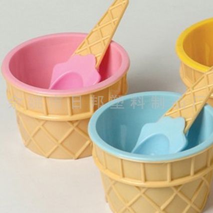 Plastic ice cream cups