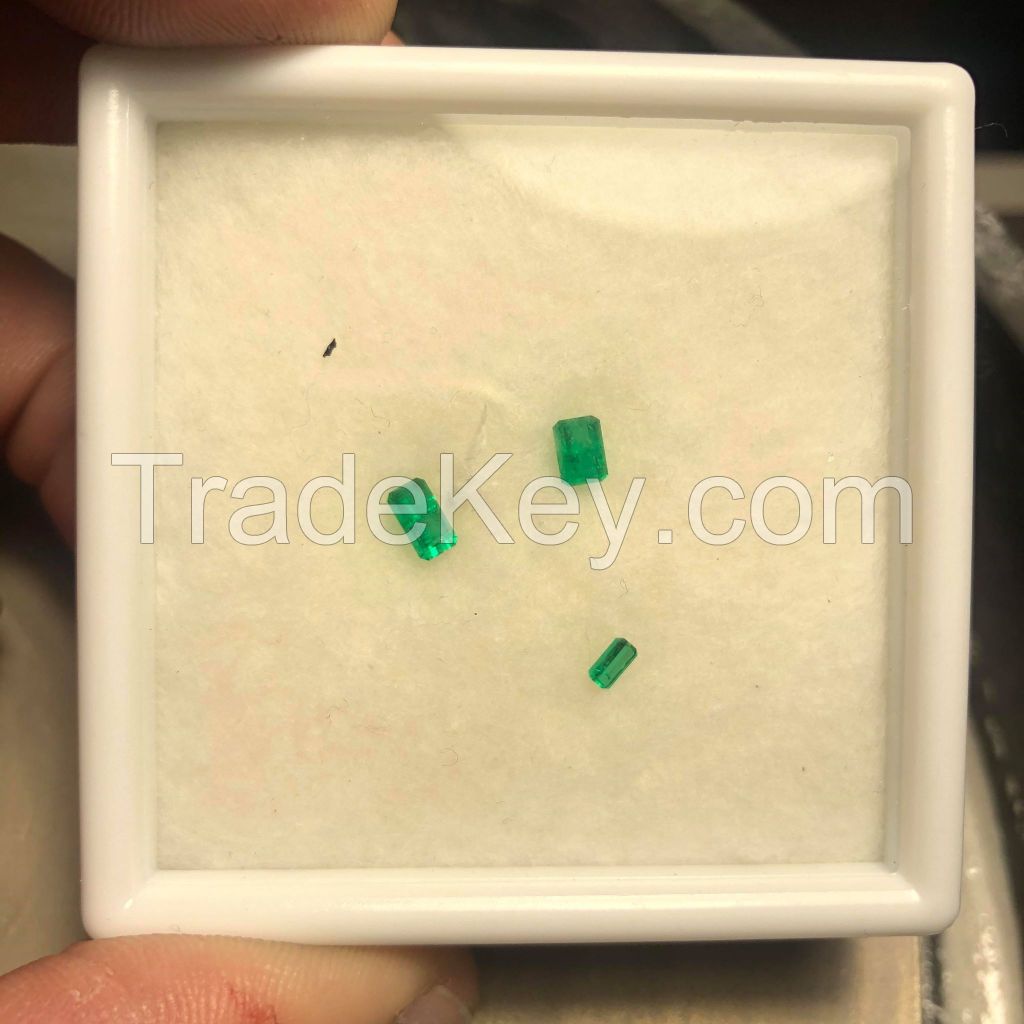 Lot of 3 natural emeralds of excellent qualities (0.86 ct)