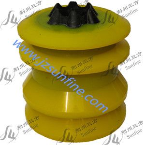 PDC serration non-rotating cementing plug