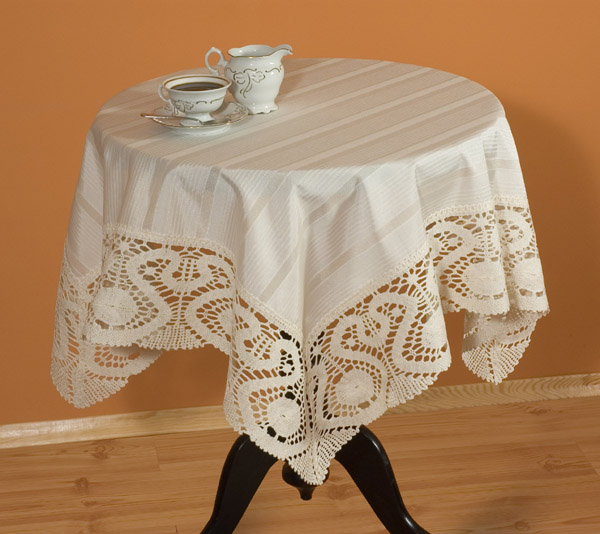 Table cloth with lace
