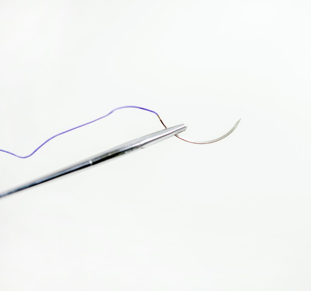 surgical suture needle