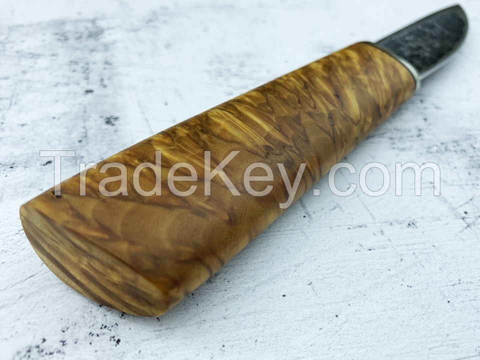 Beautiful knife with forged Damascus steel blade