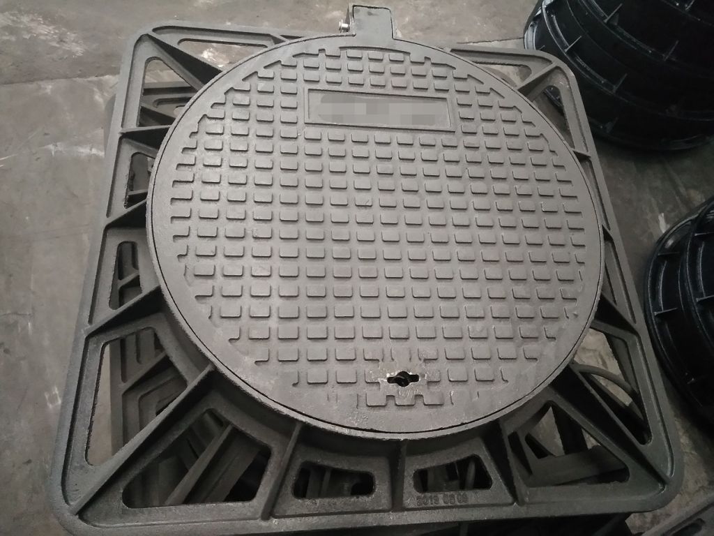 Ductile Iron Double Triangular Manhole Cover with Frame