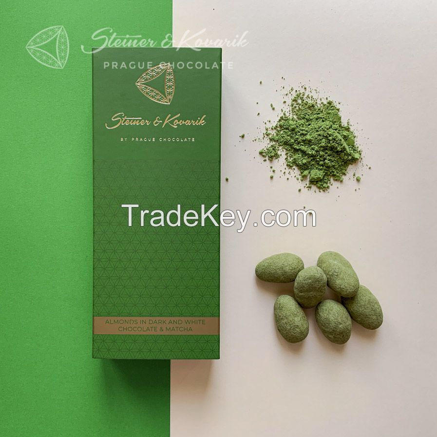 Almonds in dark chocolate and moringa