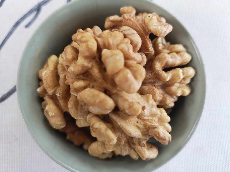 High quality dry walnut kernels light halves from Chinese origin supplier
