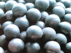 casting high chrome iron balls in SAG  ball mills