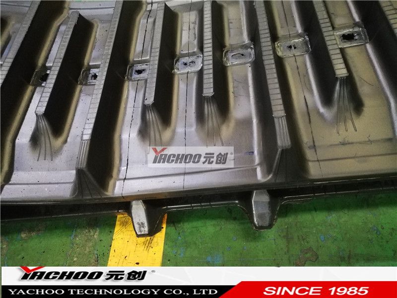 New product high quality Scraping mud rubber track for harvester Yachoo